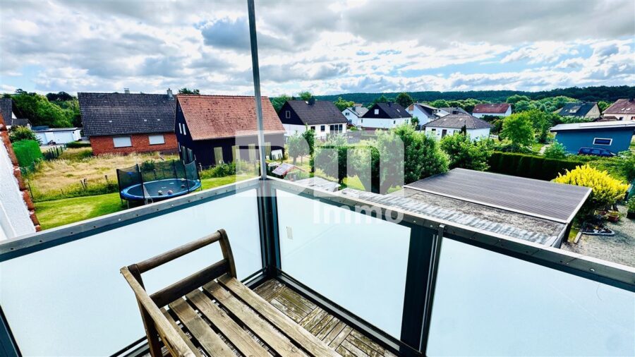 Kernsaniertes Einfamilienhaus mit Doppelgarage, großem Garten und Home-Office-Oase - OG / DG Balkon